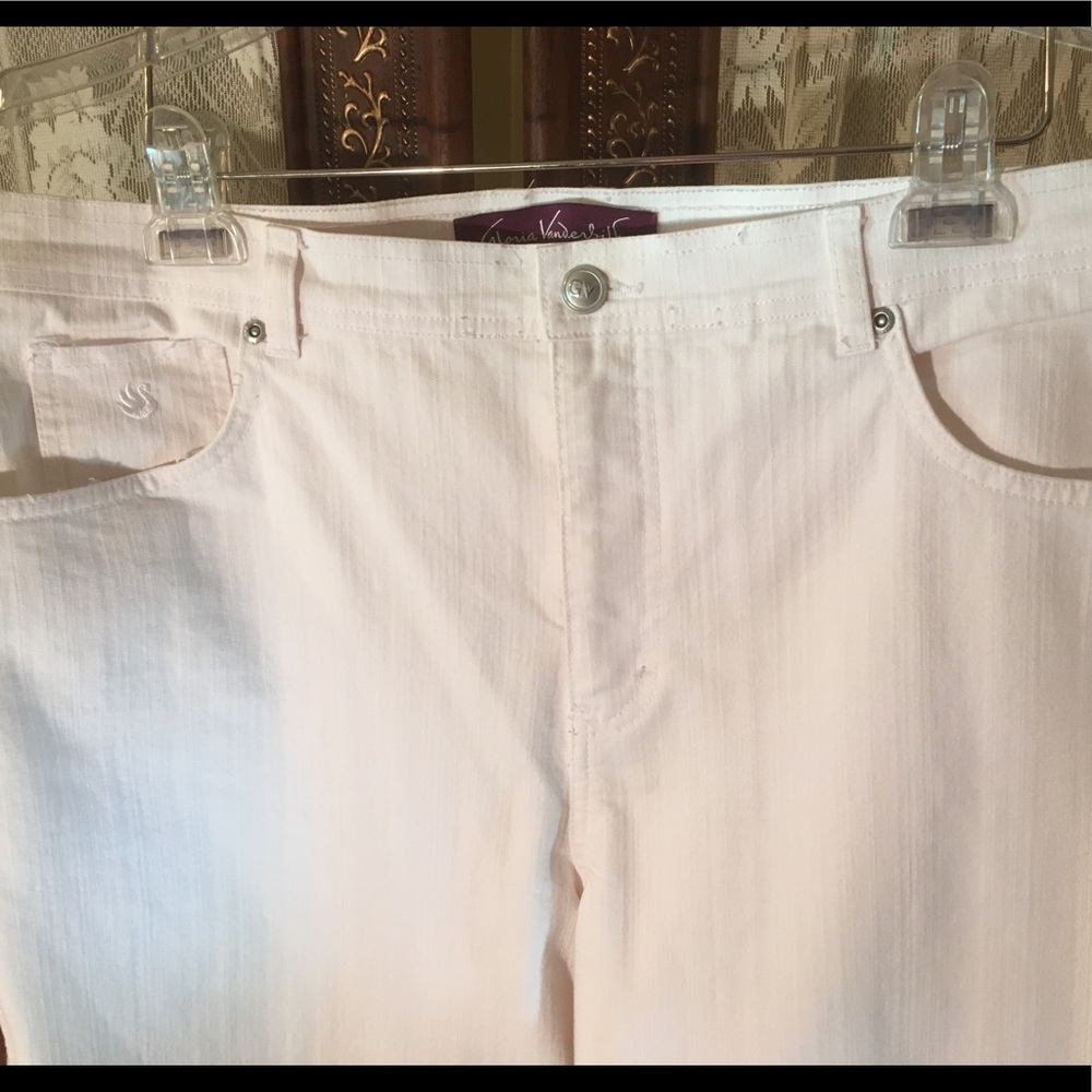 👇🏾White Jeans